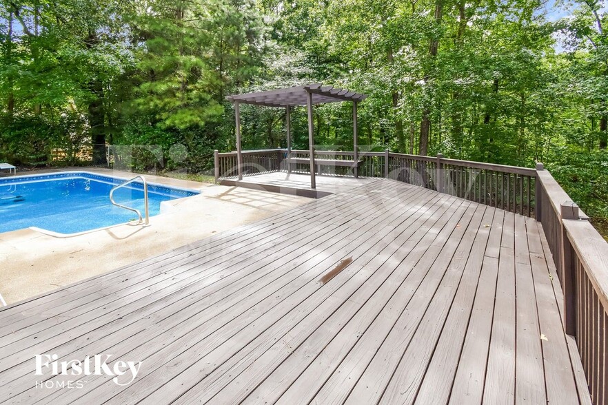 Building Photo - 5785 Shoal Creek Dr
