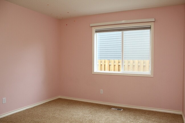 Building Photo - 15040 SE Lostine Dr