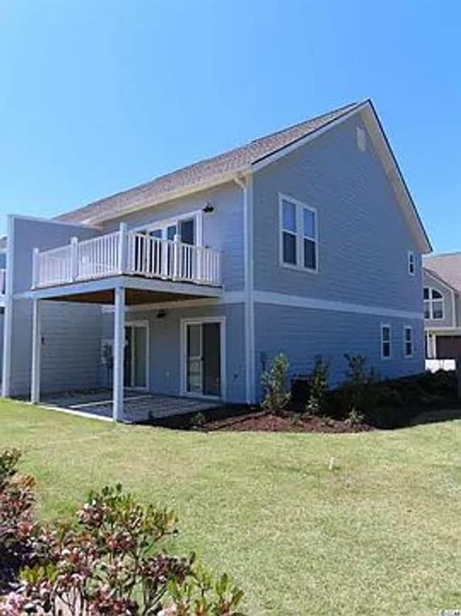 Building Photo - Modern 3 Bed/3 Bath End Unit Townhome - Close to Everything - GREAT PRICE!