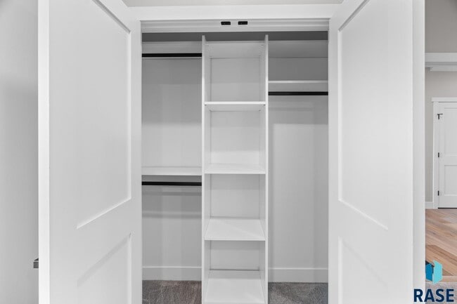 Building Photo - 1137 N Thompson Ave