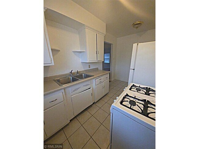 Building Photo - 656 Cleveland Ave S