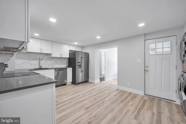 Building Photo - 123 Ford St