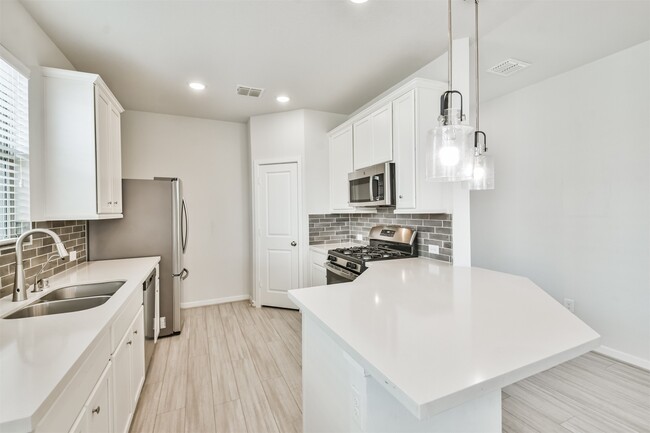 Building Photo - 9123 Eskesen Dr