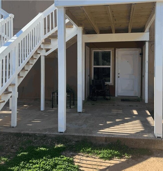 Primary Photo - 301 Algerita Dr