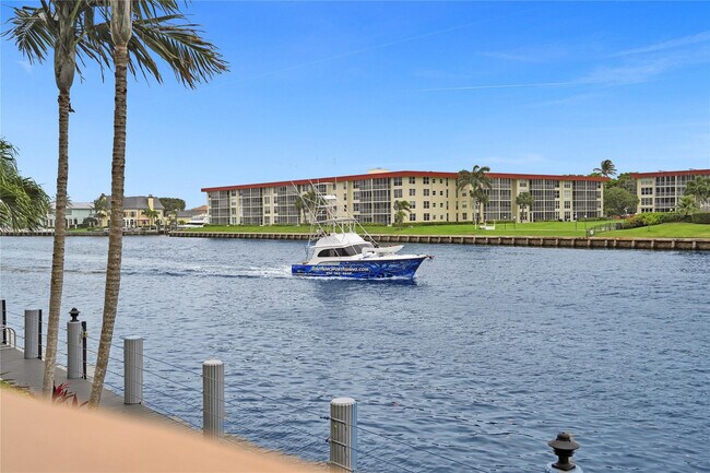 Building Photo - 1150 Hillsboro Mile