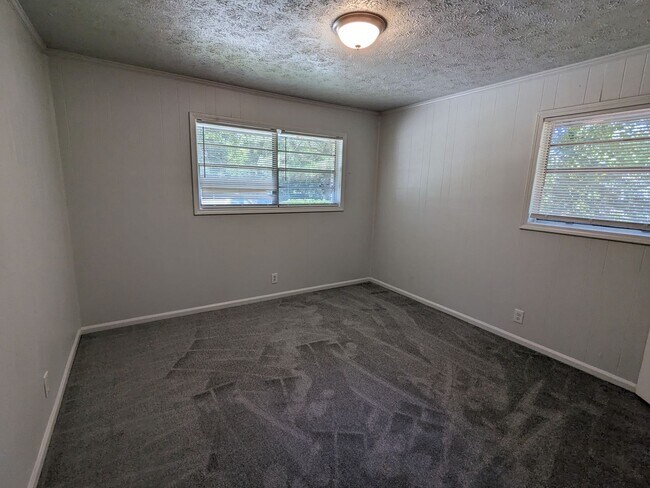 Building Photo - 654 Roy Huie Rd