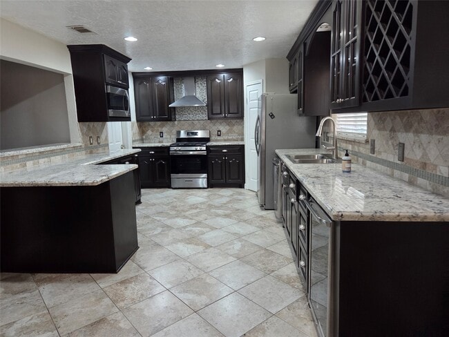 Building Photo - 15415 Beechnut St