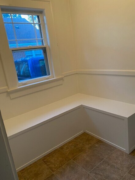 Building Photo - 1233 Jefferson Ave