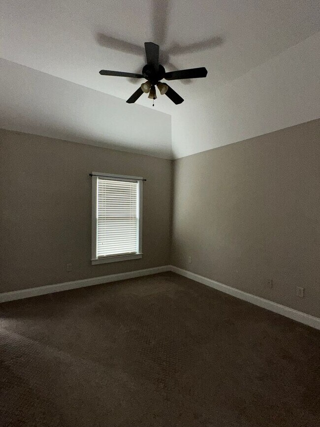 Building Photo - Brick Single Family Rental - 4 bedroom/4.5...