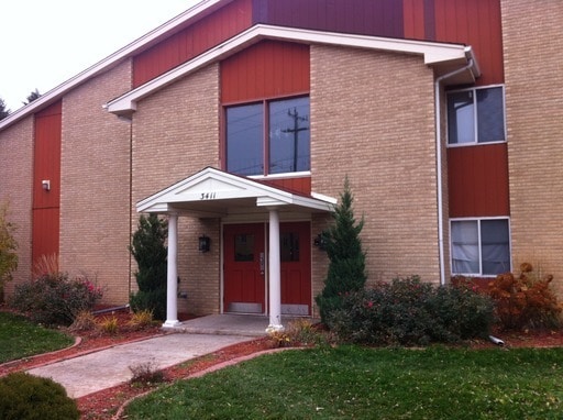 Building Photo - Columbia Manor