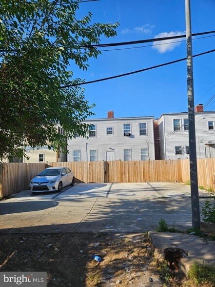 Building Photo - 1223 Simms Pl NE