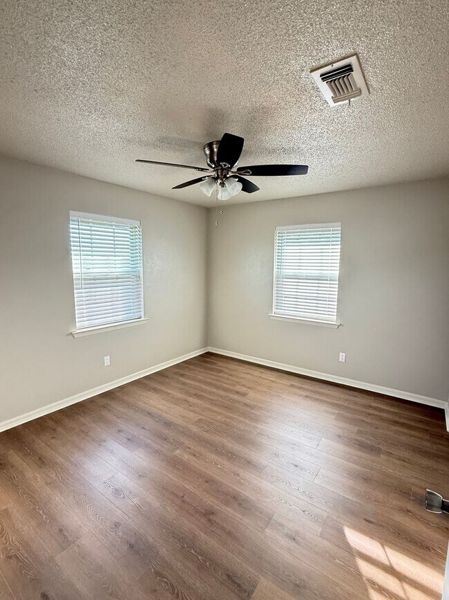 Building Photo - Classic Celina Charm with Vintage Comfort - Spacious 3-Bedroom Home with Large Yard and Covered P...