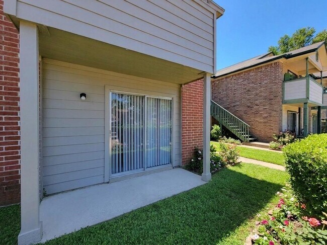 Building Photo - 13611 Ravensway Dr