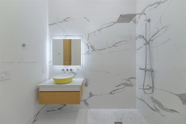 Building Photo - 635 SW 9th St