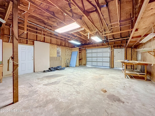Building Photo - 101 S Oakridge Ave