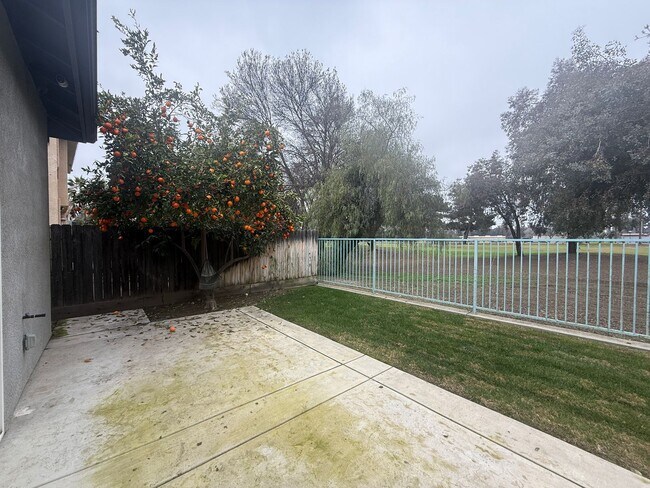 Building Photo - ***JUST REDUCED!!!*** 2-Bedroom, 2-bathroom single level home located in Country Club Villas in L...