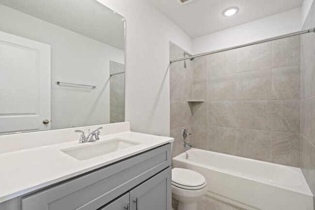 Building Photo - 668 Backstays Lp