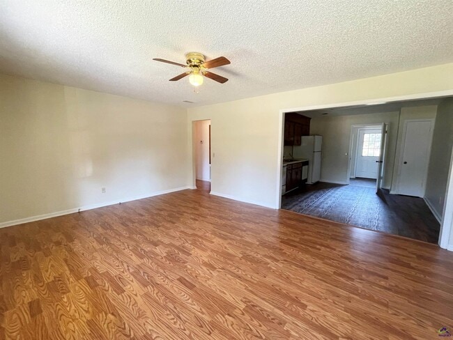 Building Photo - 146 Daisy Adams Rd