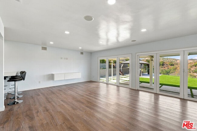 Building Photo - 4355 Chaumont Rd