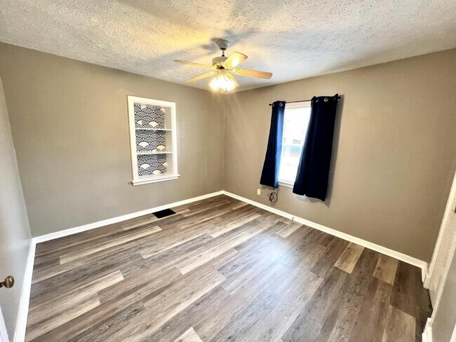 Building Photo - 252 Coovert St