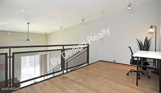 Building Photo - Modern Loft-Style Home in Barrio Metalico