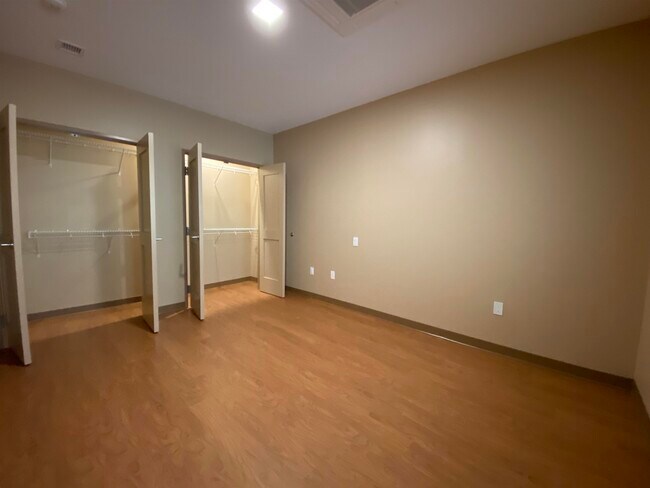 Building Photo - 83 Hanover St