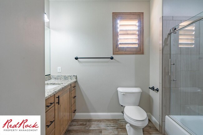 Building Photo - Pet-Friendly 3 Bedroom Home In A Great Neighborhood