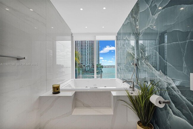 Building Photo - 300 Biscayne Blvd Way