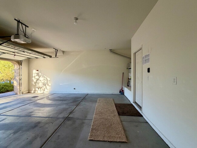 Building Photo - 3 BED 2.5 BATH 2 CAR GARAGE SINGLE FAMILY HOME W/ LOFT, BACKYARD & COMMUNITY POOL, SPA, PLAYGROUN...