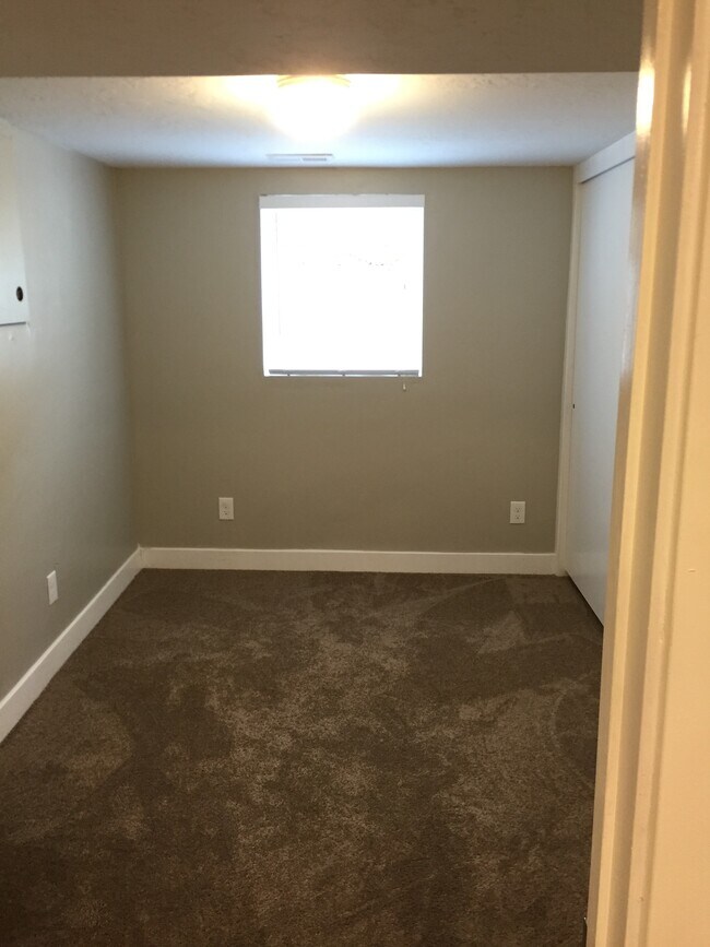 Building Photo - 664 E Ramona Ave