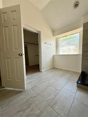 Building Photo - 646 Autumn Oaks Dr