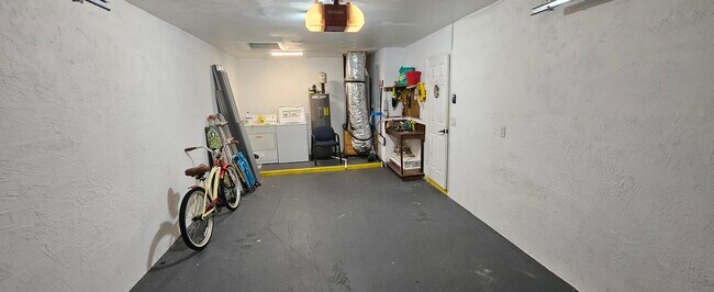 Building Photo - 137 Magnolia St