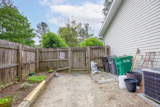 Building Photo - 225 Adams Cir