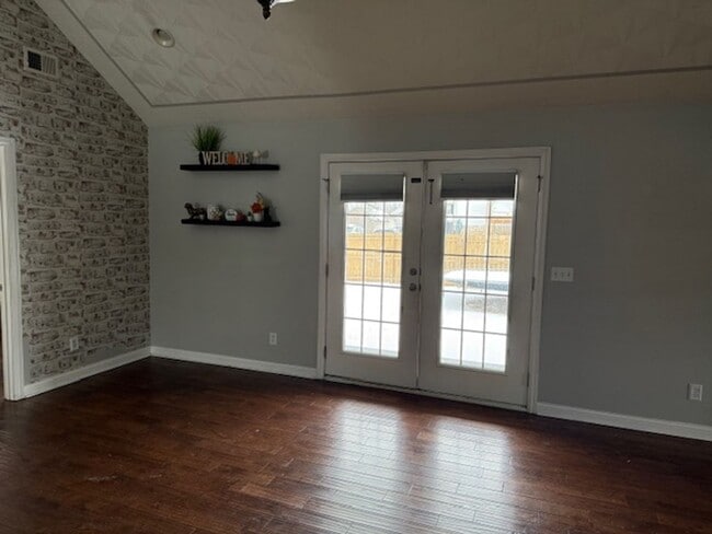 Building Photo - 131 E Piedmont Dr