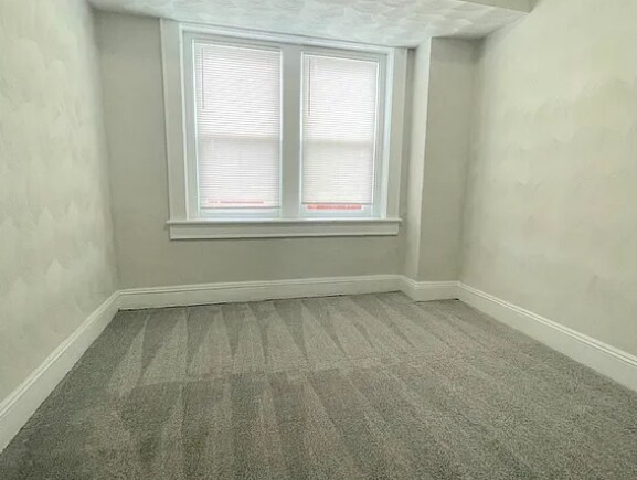 Building Photo - 527 37th St