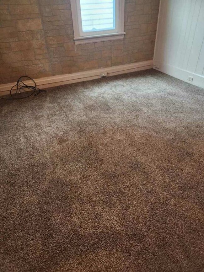 Building Photo - Nice 3 BR