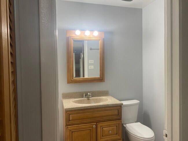 Building Photo - 8856 Northshore Dr