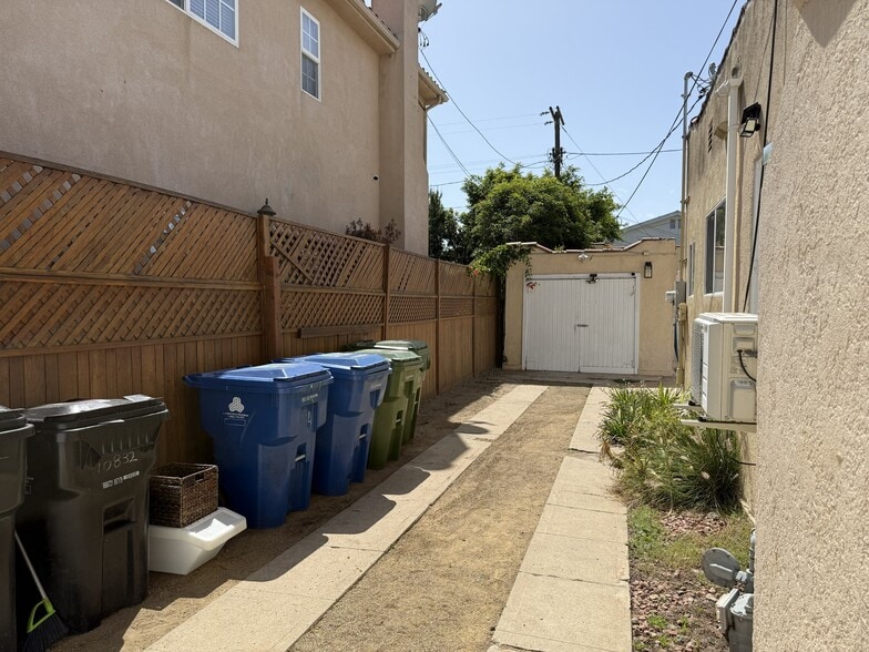 Extra storage - 10832 Westminster Ave