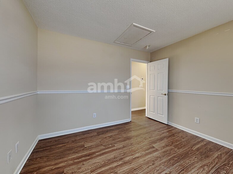 Building Photo - 1605 Glenn Meade Dr