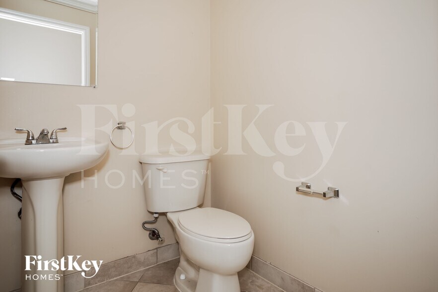 Building Photo - 32152 SW 204th Ct