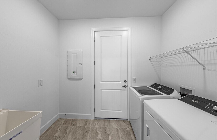 Laundry room with sink - 18928 Indian Rock Pl