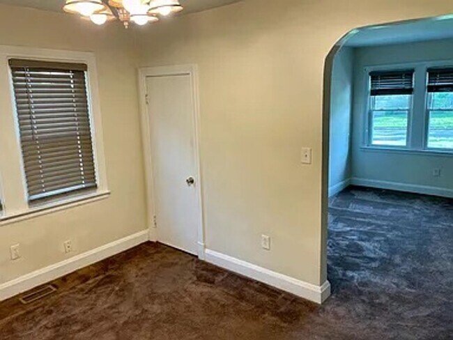 Building Photo - 2802 Berwick Ave