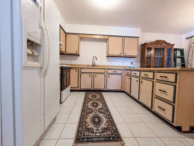 Kitchen - 712 Brandie Rd