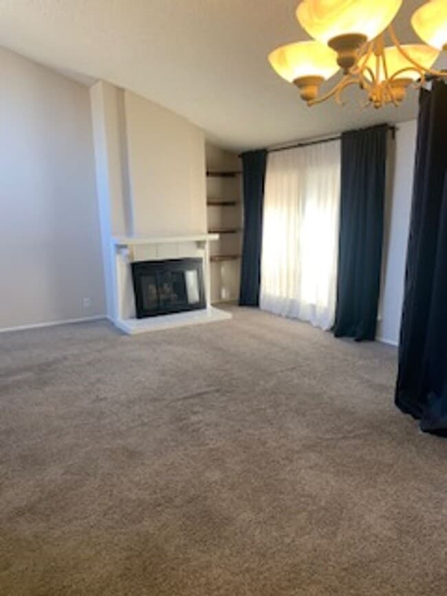 Building Photo - 2 Bedroom 1 Story Town Home