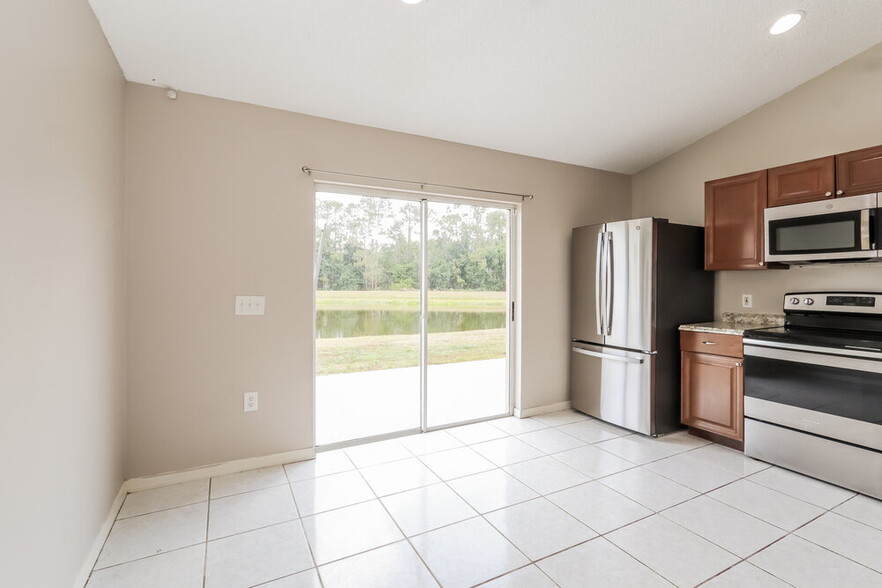 Building Photo - 30539 Birdhouse Dr