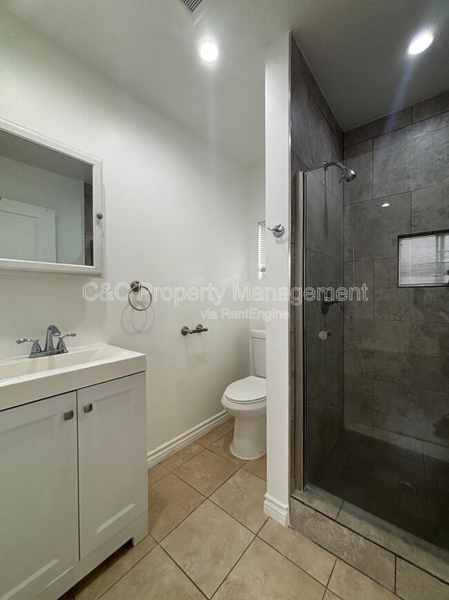 Building Photo - 7053 Lindley Ave