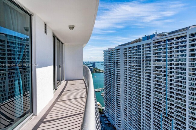 Building Photo - 1750 N Bayshore Dr