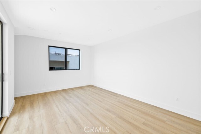 Building Photo - 4827 Oakwood Ave