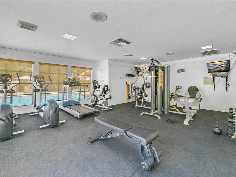 Building Photo - 155 N Cross Creek Rd