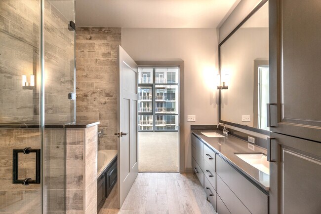 Building Photo - Luxuriously Rustic Paradise